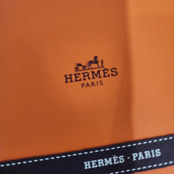 GIFTABLE Hermès Arcs-en-Ciel Triangle Cashmere/Silk - Picture 9 of 10